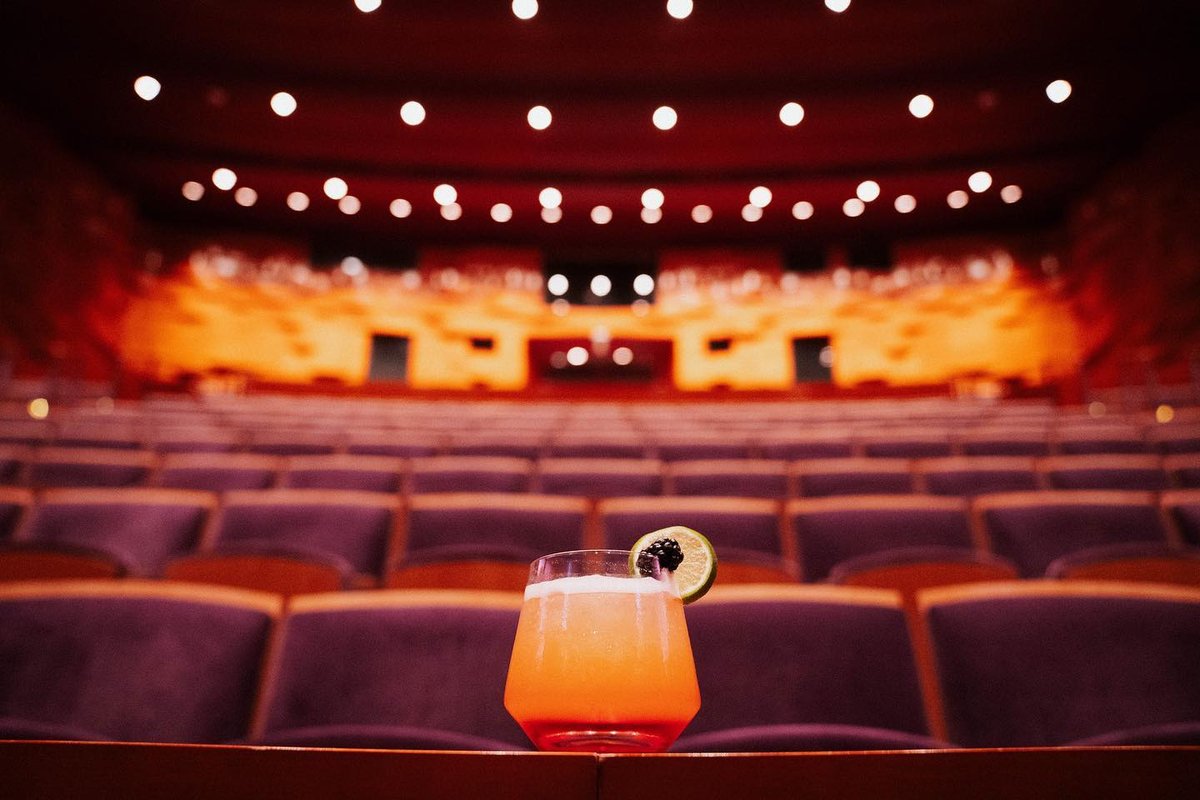 cocktail-theater