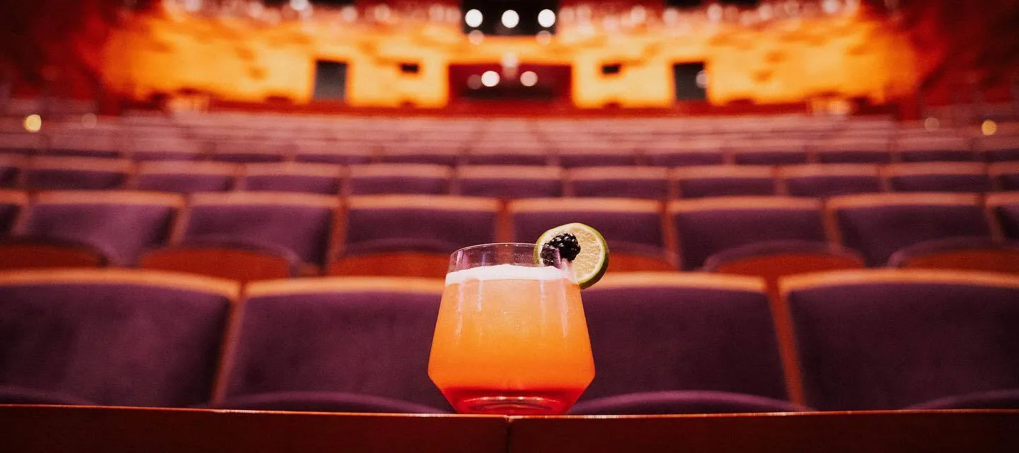 cocktail-theater